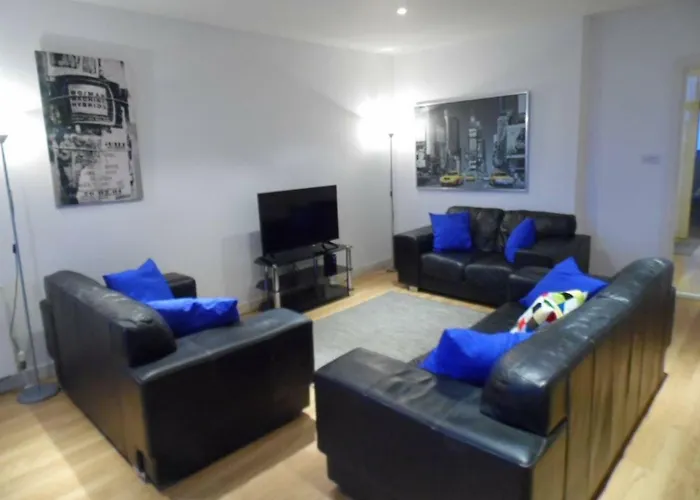 Modern 2-Bedroom Apt Near Sse Hydro And Sec